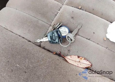 1984 Lincoln Town Car z USA, uszkodzony, nr VIN 1LNBP96F0EY648835